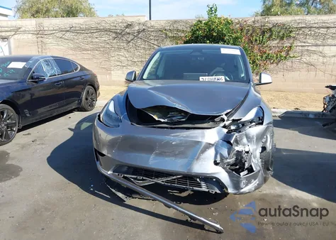 2024 Tesla Model Y Long Range Dual Motor All-Wheel Drive из США, поврежденный, VIN 7SAYGAEE4RF115761